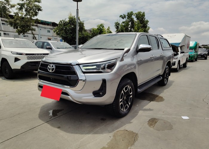 TOYOTA Hilux Revo