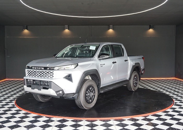 TOYOTA Hilux Travo