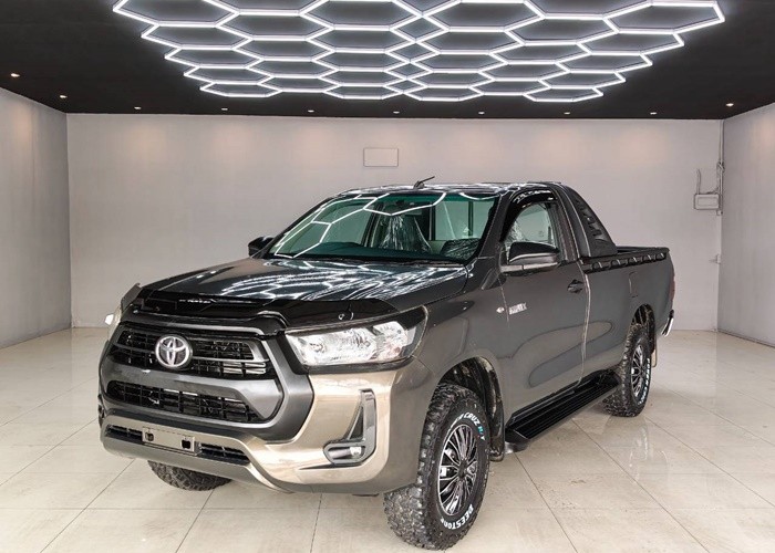 TOYOTA Hilux Revo