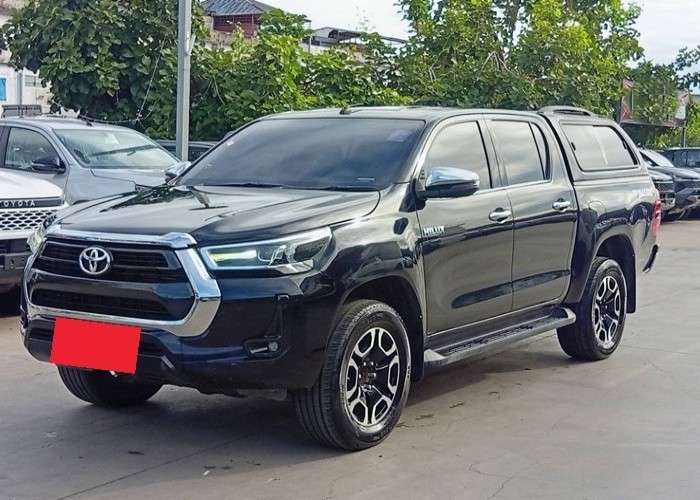 TOYOTA Hilux Revo
