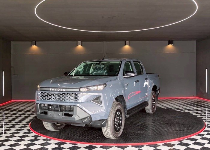 TOYOTA Hilux Travo