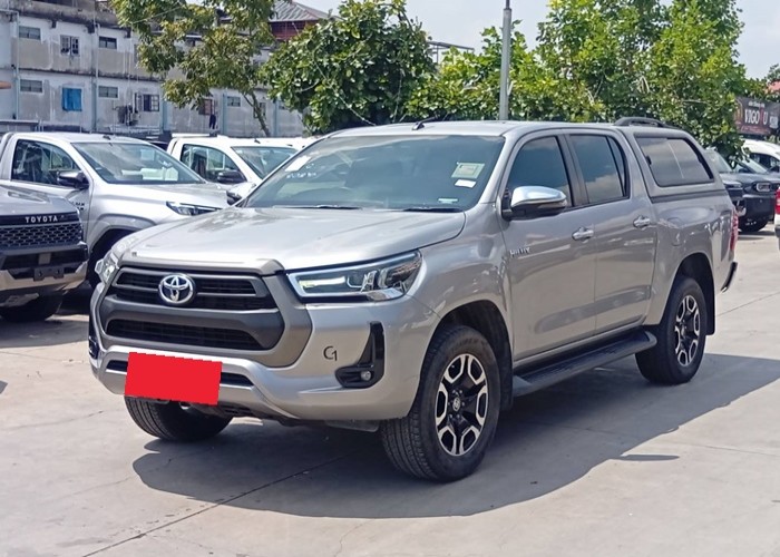 TOYOTA Hilux Revo