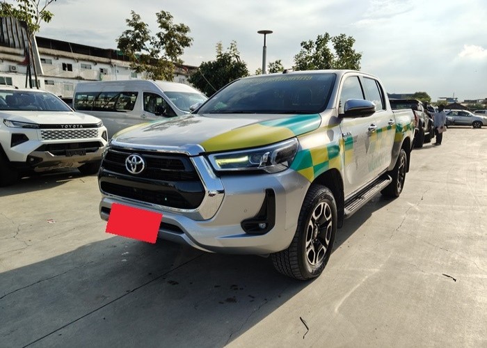 TOYOTA Hilux Revo