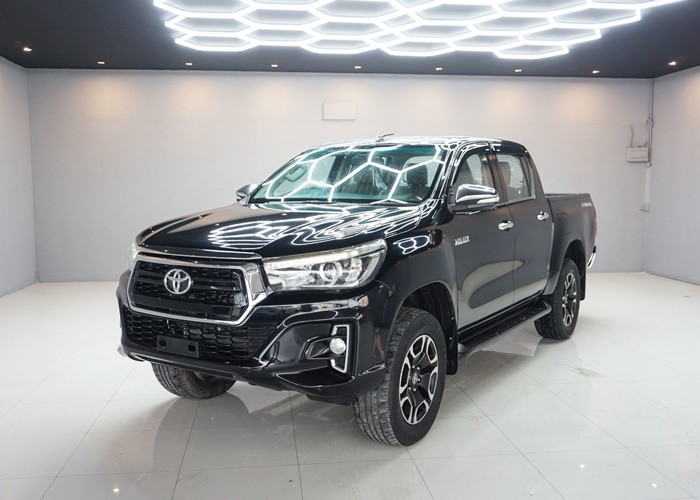 TOYOTA Hilux Revo