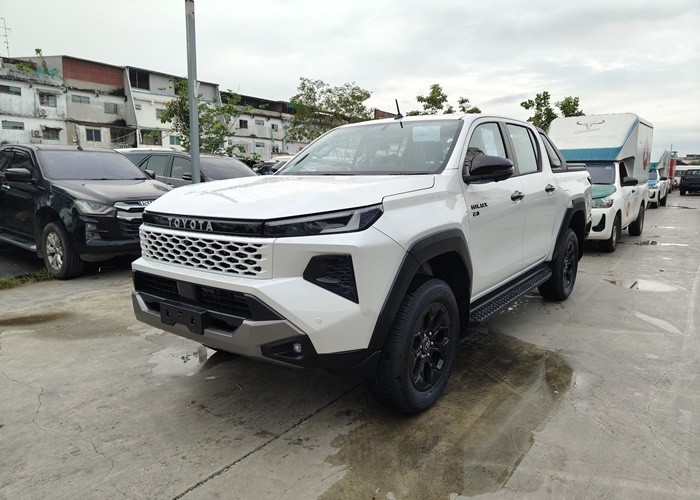 TOYOTA Hilux Travo