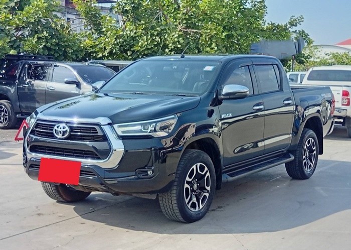 TOYOTA Hilux Revo