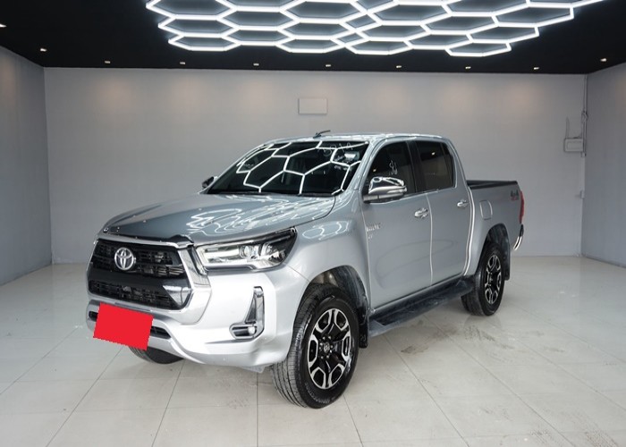 TOYOTA Hilux Revo