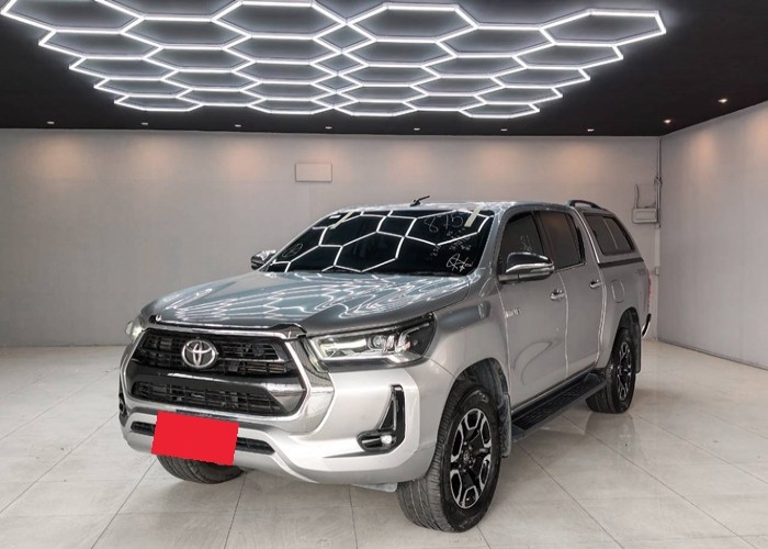 TOYOTA Hilux Revo