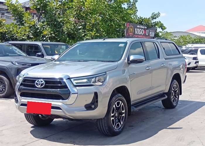 TOYOTA Hilux Revo