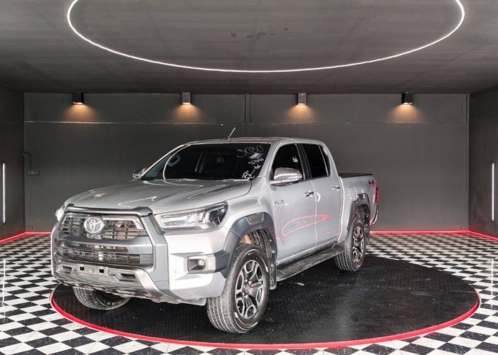 TOYOTA Hilux Revo