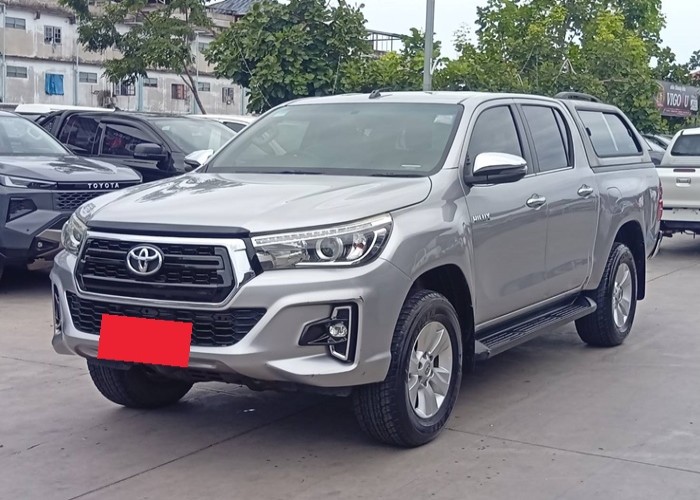 TOYOTA Hilux Revo