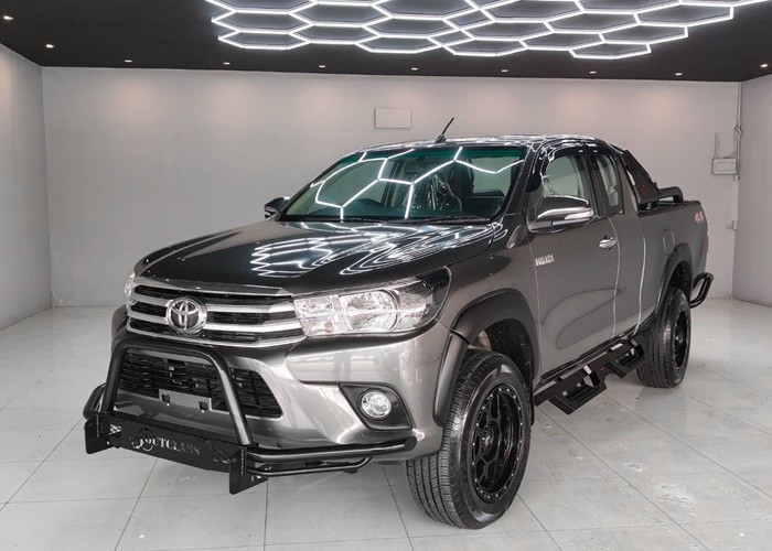 TOYOTA Hilux Revo