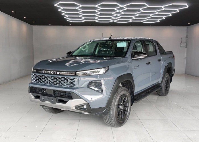 TOYOTA Hilux Travo