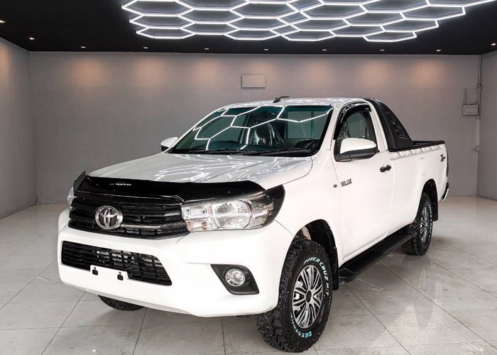 TOYOTA Hilux Revo