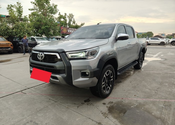 TOYOTA Hilux Revo