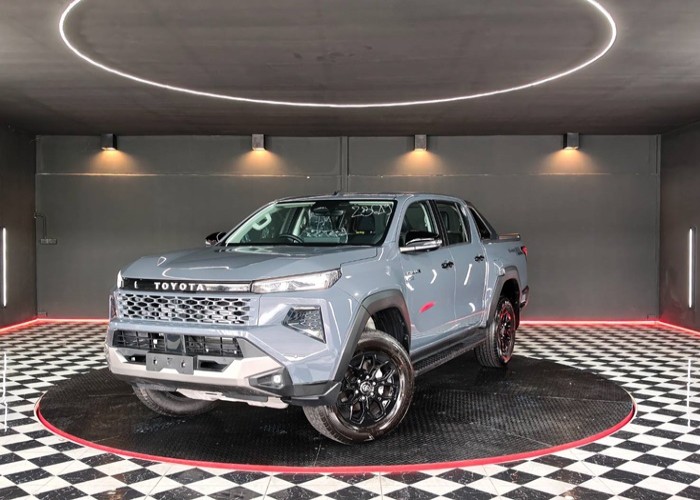 TOYOTA Hilux Travo