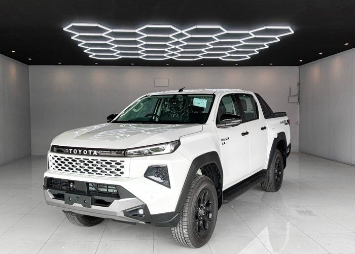 TOYOTA Hilux Travo