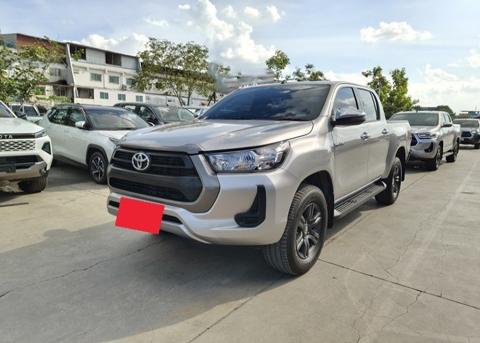 TOYOTA Hilux Revo