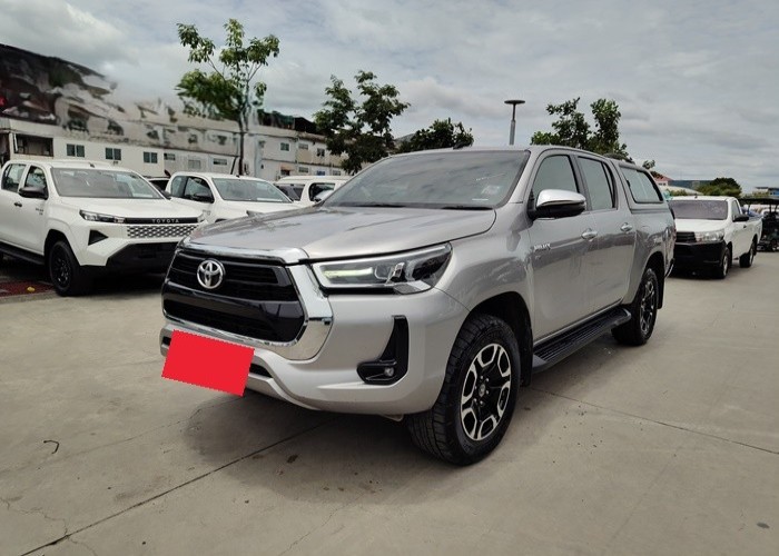 TOYOTA Hilux Revo