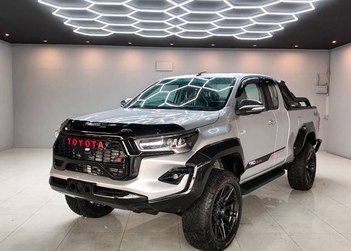 TOYOTA Hilux Revo