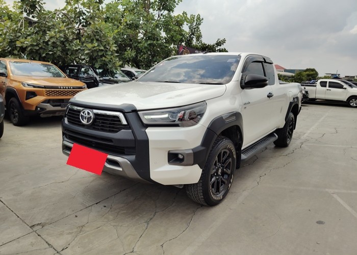 TOYOTA Hilux Revo