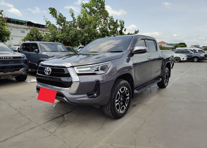 TOYOTA Hilux Revo