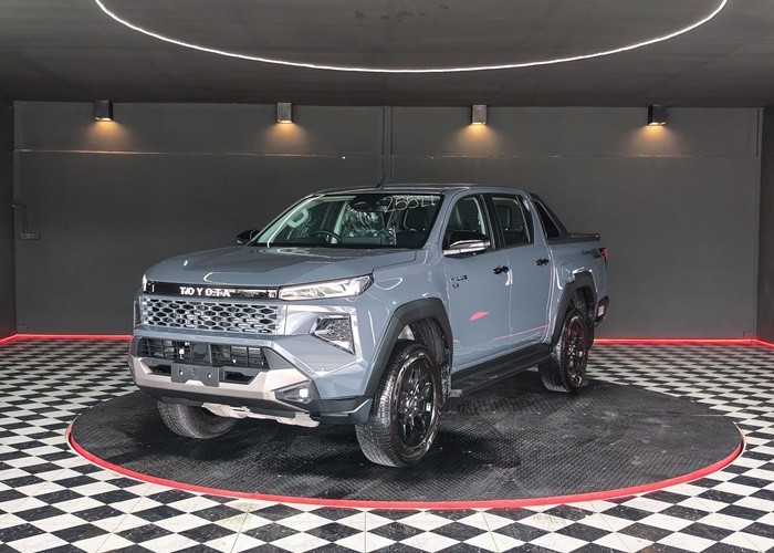 TOYOTA Hilux Travo