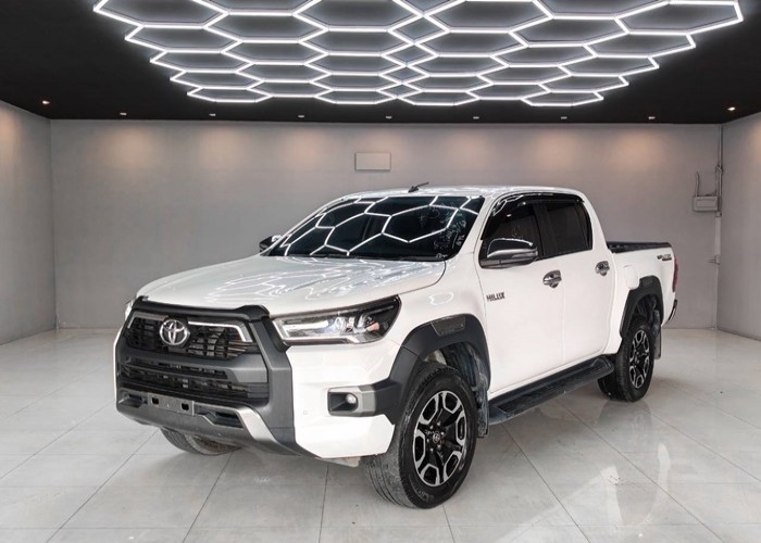 TOYOTA Hilux Revo