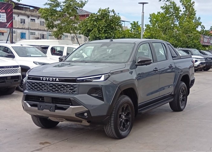 TOYOTA Hilux Travo