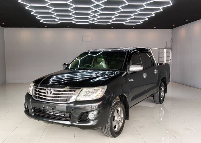 TOYOTA Hilux Revo