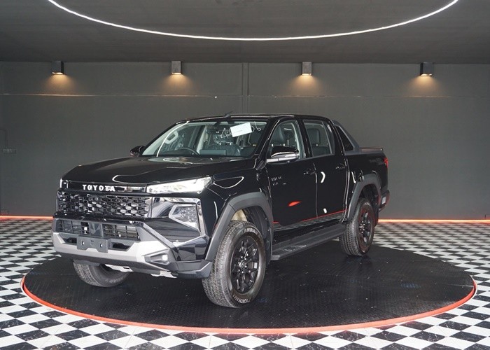 TOYOTA Hilux Travo