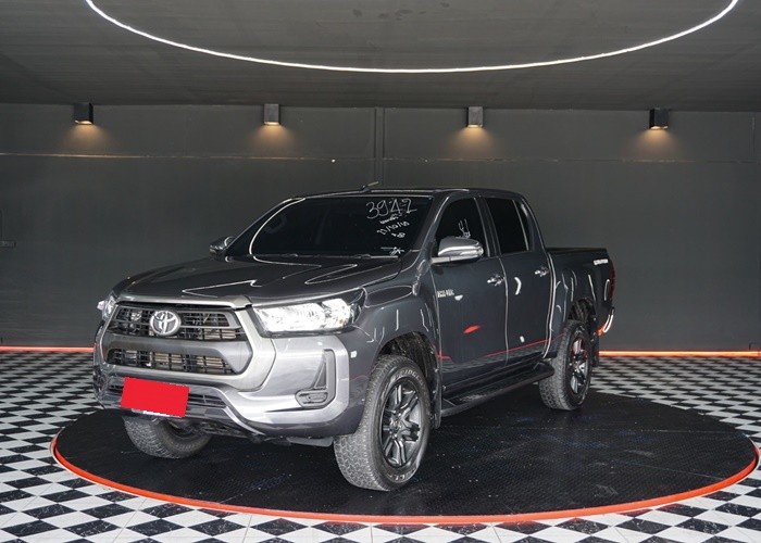 TOYOTA Hilux Revo