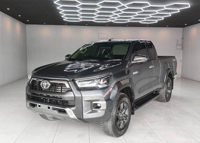 TOYOTA Hilux Revo