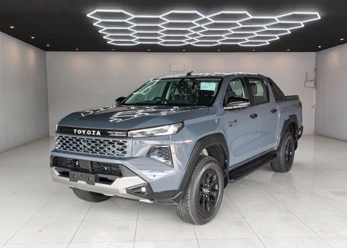 TOYOTA Hilux Travo